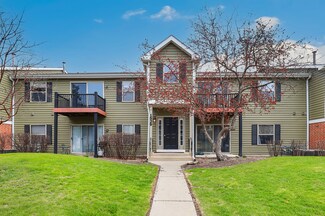 1529 Raymond Dr Unit 203, Naperville, IL 60563