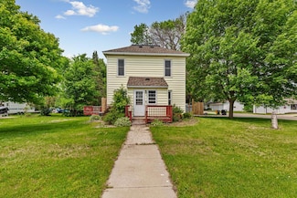300 Ellington St, West Concord, MN 55985