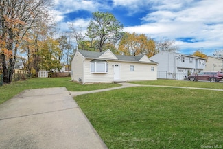 111 Merrill St, Brentwood, NY 11717