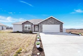 9710 Heather Ln, Manhattan, KS 66502