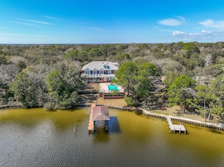 35 Poquito Rd, Shalimar, FL 32579