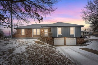 2011 NE 78th St, Kansas City, MO 64118