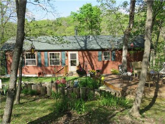 94 W Raintree Ridge, Mound City, KS 66056