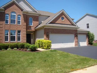 320 Robin Glen Ln, South Elgin, IL 60177
