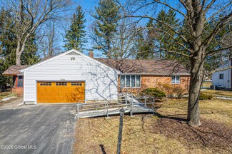 1 Cherry Ln, Schenectady, NY 12302