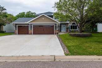 9007 Regent Pkwy, Brooklyn Park, MN 55443
