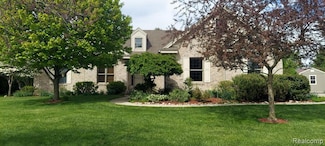 15203 Woodpine Dr, Monroe, MI 48161