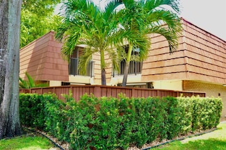 627 Buttonwood Ln, Boynton Beach, FL 33436
