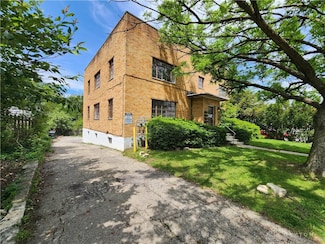 19 W Siebenthaler Ave, Dayton, OH 45405