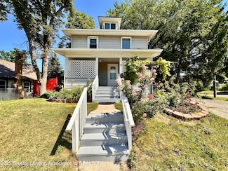 1112 Hammond St, Lansing, MI 48910