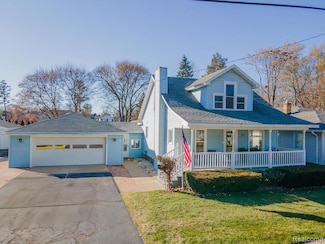 35 Pearl St, Oxford, MI 48371