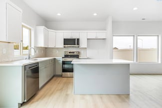 7487 Grapevine Ct, West Richland, WA 99353