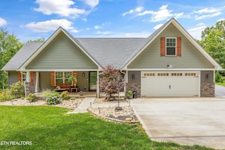 3033 Lazy River Ln, Sevierville, TN 37876