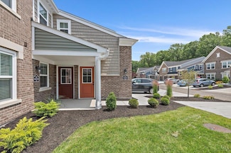 303 Parkview Ln, Miami Township, OH 45150