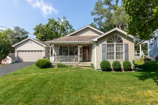 220 Fulton St, South Elgin, IL 60177