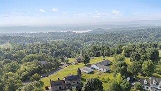 13 Wyms Heights Dr, Marlboro, NY 12542