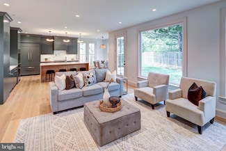 5528 Trent St, Chevy Chase, MD 20815