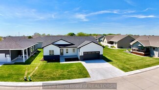 1328 Diamond Dr, Grand Island, NE 68803