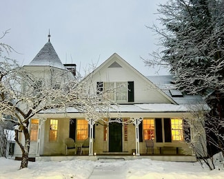 39 West St, Newfane, VT 05345