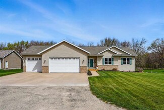 2456 Robbins Ct, Washington, IA 52353