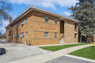 136 Ann St Unit 10, Clarendon Hills, IL 60514