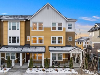 19322 NE 69th Cir Unit 102, Redmond, WA 98052