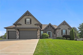 704 SW Admiral Byrd Dr, Lee's Summit, MO 64082