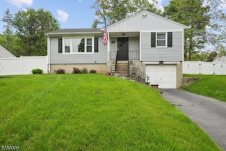 20 New Jersey Ave, Lake Hopatcong, NJ 07849