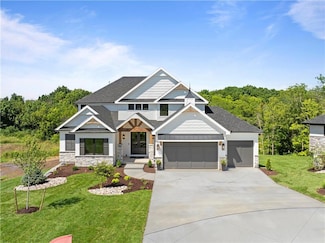 2508 NE Woodland Oak Cir, Lee's Summit, MO 64086