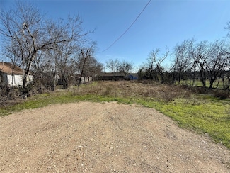 104 Sams St, Taylor, TX 76574