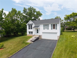 5 Yankee Ct, Rochester, NY 14624