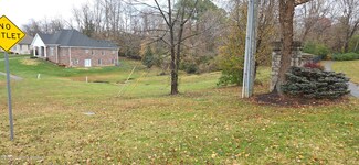 7913 Cresthaven Dr, Louisville, KY 40228