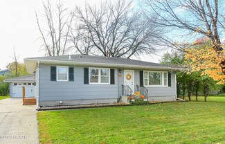 916 6th St SE, East Grand Forks, MN 56721