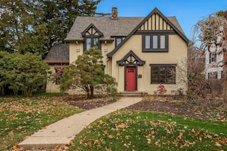 2326 Clinton Place, Rockford, IL 61103