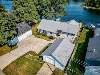538 N Lake St, Harrison, MI 48625