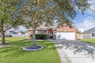 601 Pelican Harbour Dr, Texas City, TX 77590