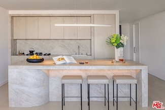 9200 Wilshire Blvd Unit 206W, Beverly Hills, CA 90212