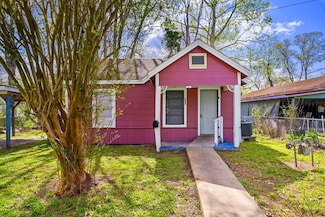 606 E 4th St, Sweeny, TX 77480