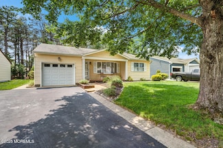 73 Whitmore Dr, Toms River, NJ 08757