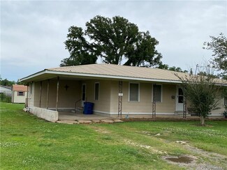 310 W Jefferson St, Jennings, LA 70546