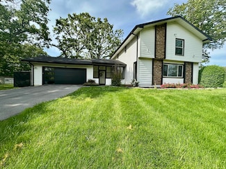 1511 E Groves Dr, Ozark, MO 65721