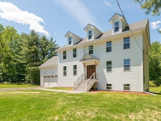 12 Willow St, Pepperell, MA 01463