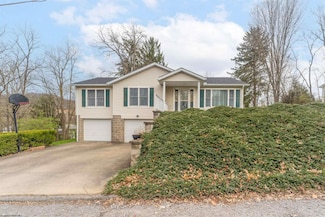 1456 Fenwick Ave, Morgantown, WV 26505
