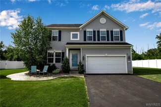 4978 Cloverleaf Ln, Pendleton, NY 14098