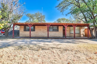 305 E 5th St, Levelland, TX 79336
