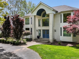 532 Shrewsbury Dr, Clarkston, MI 48348