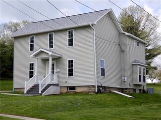 413 N Pitt St, Mercer, PA 16137