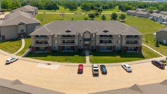 250 Cimarron Dr NE, Hiawatha, IA 52233