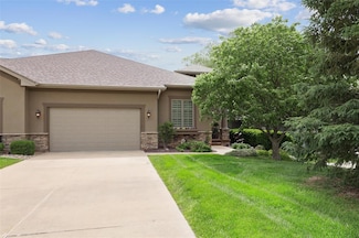 1176 Glen Oaks Dr, West Des Moines, IA 50266
