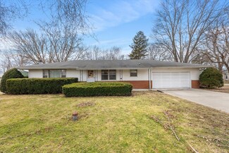 201 S Sheridan St, Seymour, IL 61875